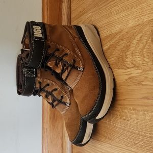 SOLD - Little boys/girls  UGG snow boots EUC